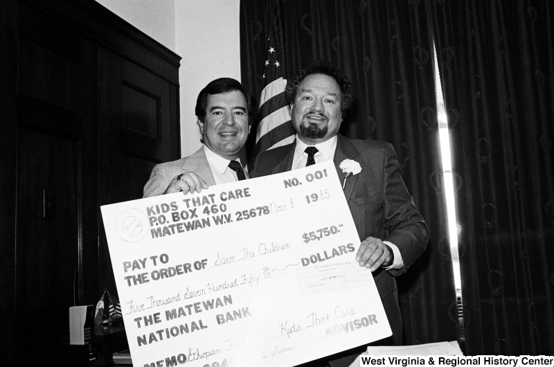 Photograph of Representative Nick Rahall with Congressman Gary Ackerman (NY)