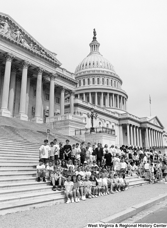 Photograph of an unidentified school group with Congressman Nick Rahall