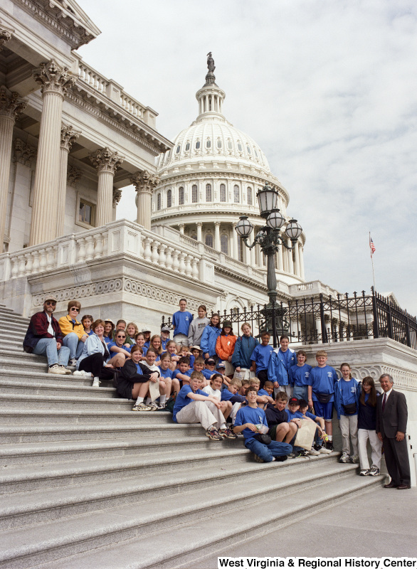 Photograph of an unknown school group in Washington with Congressman Nick Rahall