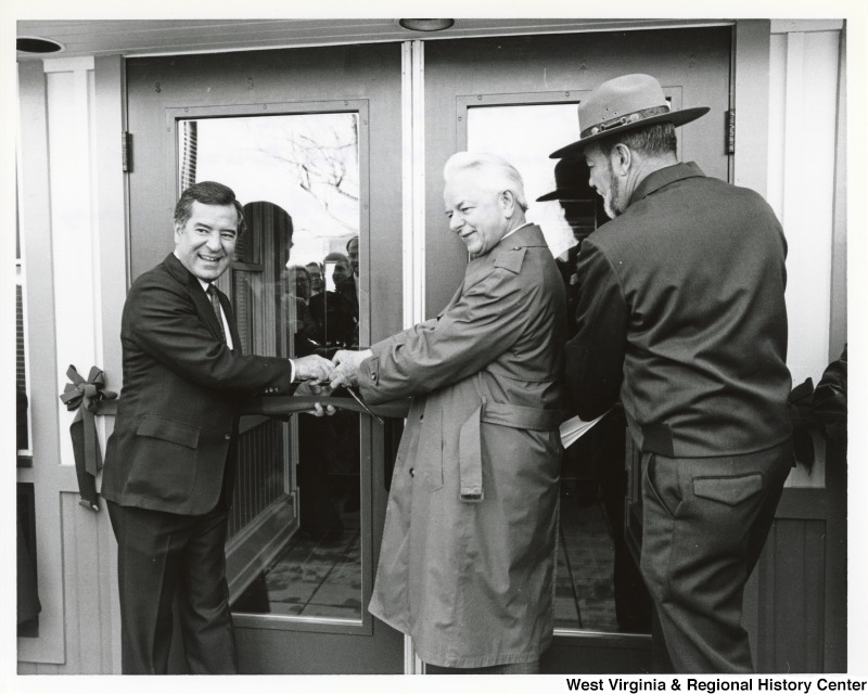 Congressman Nick Rahall (D-WV), Senator Robert C. Byrd (D-WV) and Joe Kennedy, United States Forest Service Sergeant cutting the ribbon for New River Gorge Park.