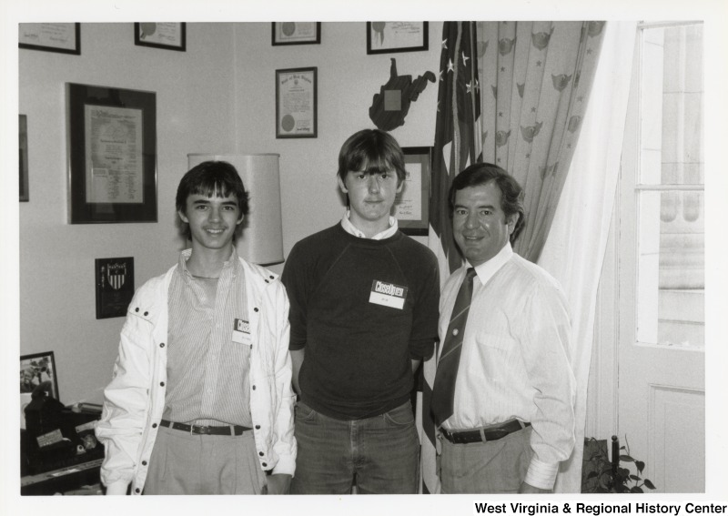 On the far right, Representative Nick J. Rahall (D-W.Va.) stands for a photograph with two unidentified young men from the CloseUp DC program.